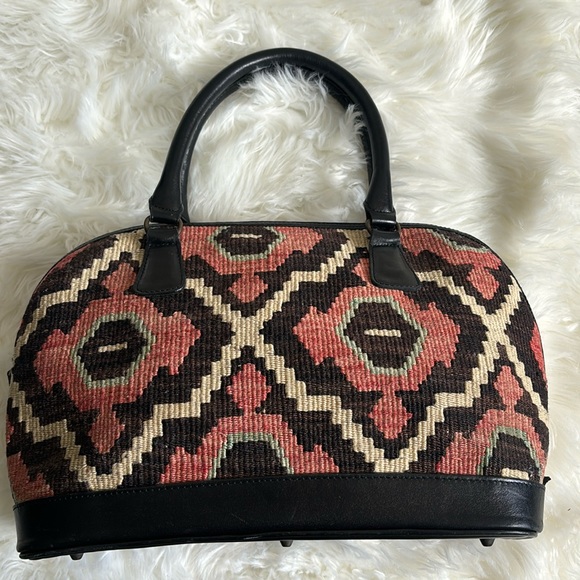 Yun Art Handbags - Yun Art wool and leather bag handcrafted in Turkey